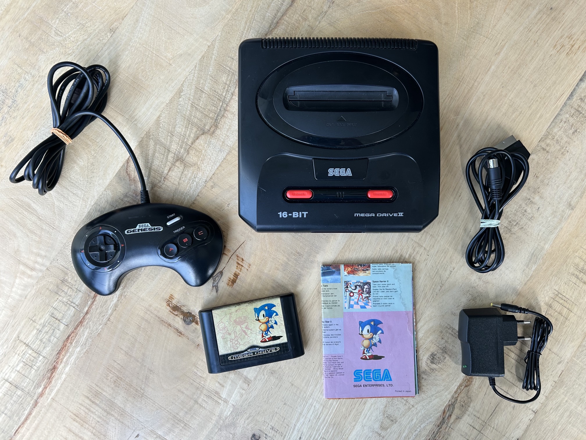 Sega Mega Drive 2 Konsole + High-Tech Scart Kabel + 1 Original Controller + Sonic Spiel + Zubehörpaket (SET) – Bild 2