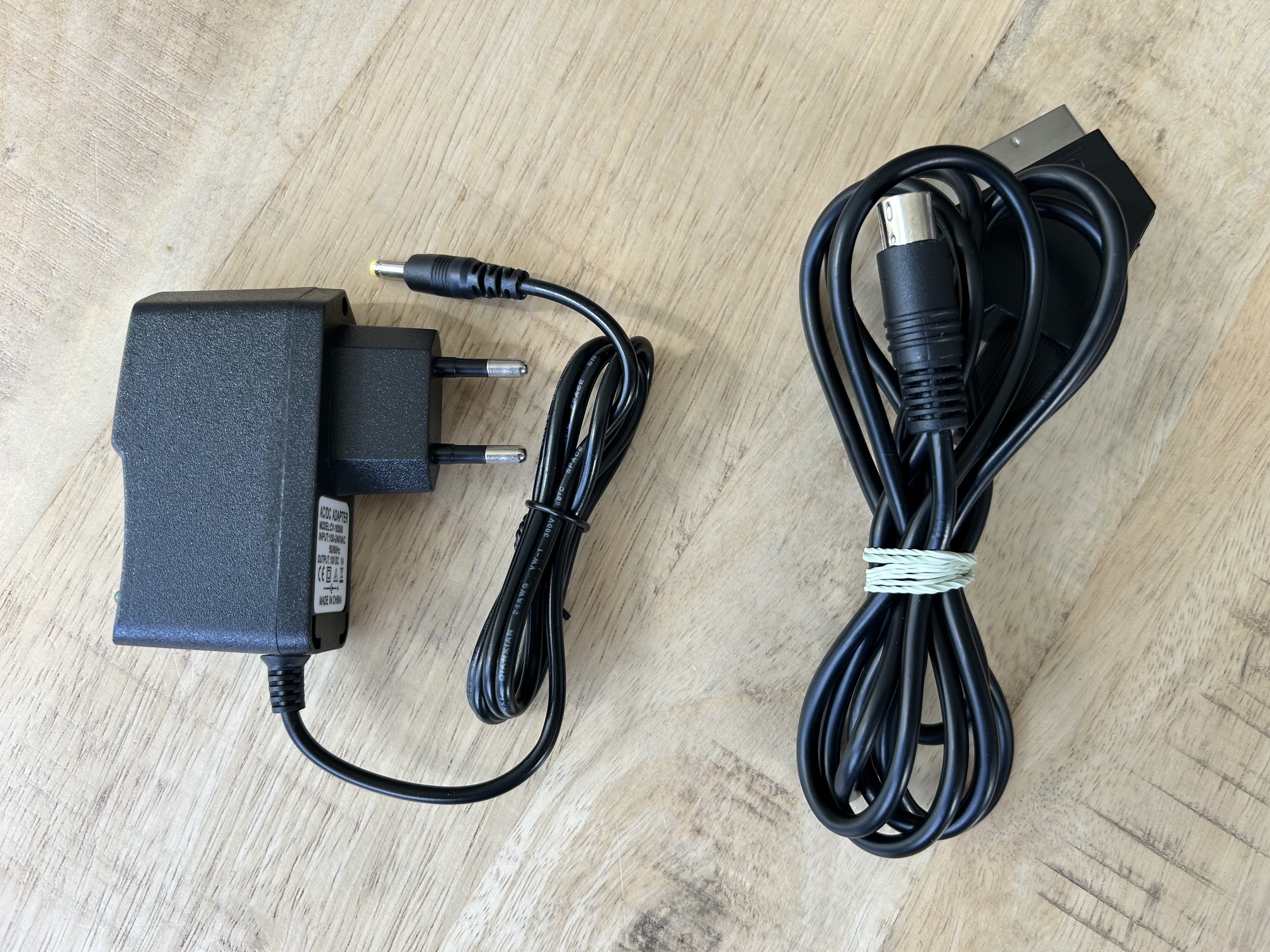 Sega Mega Drive 2 Konsole + High-Tech Scart Kabel + 1 Original Controller + Sonic Spiel + Zubehörpaket (SET) – Bild 11
